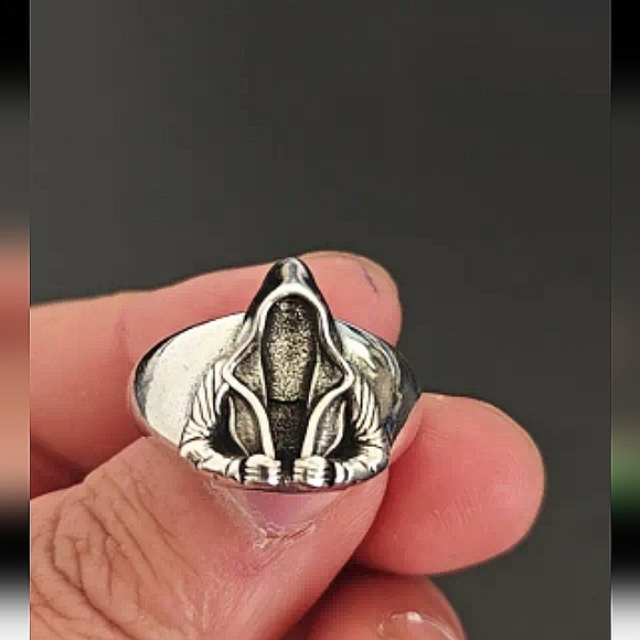 New! MEN'S Dark Assassin Cloak Silver Plated Ring. Adjustable - Picture 2 of 5